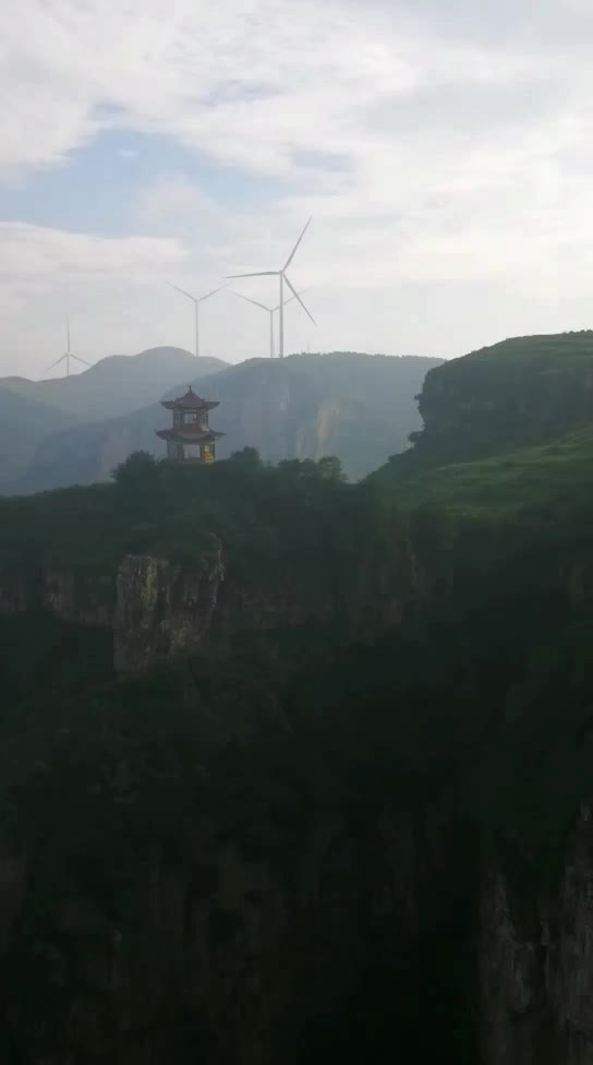 太行山美景站在山西壶关金灯寺眺望下面河南林州周边云海环绕美不胜收