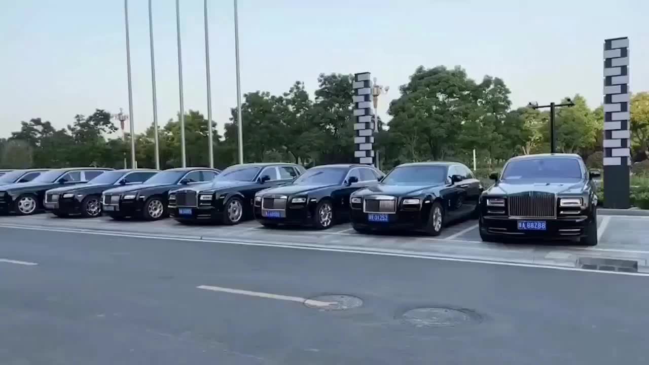 豪华的车队霸气十足